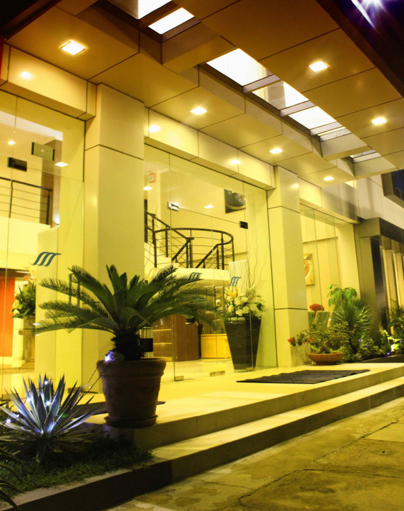 Royal Mamberamo Hotel Sorong Exterior photo